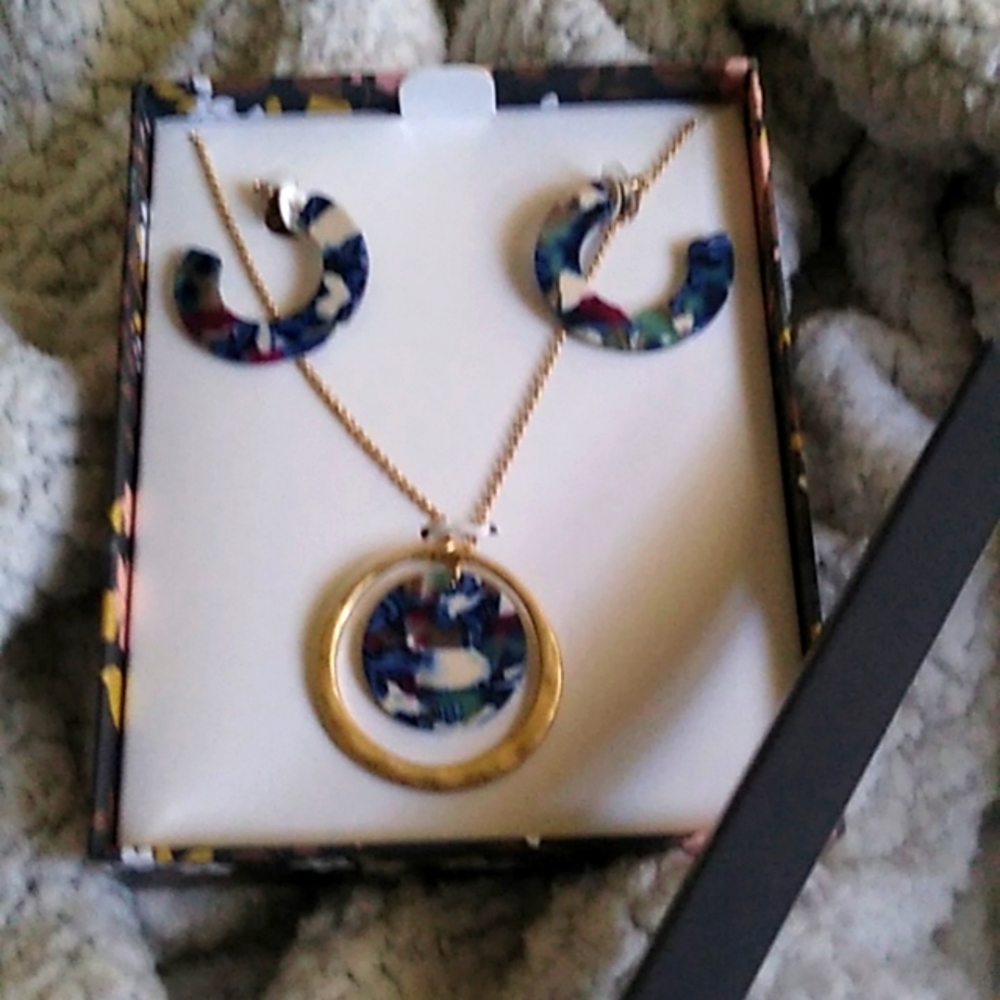 Saachi Necklace & Earring Set